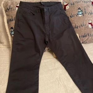 Men’s used mountain hardware pants baggy